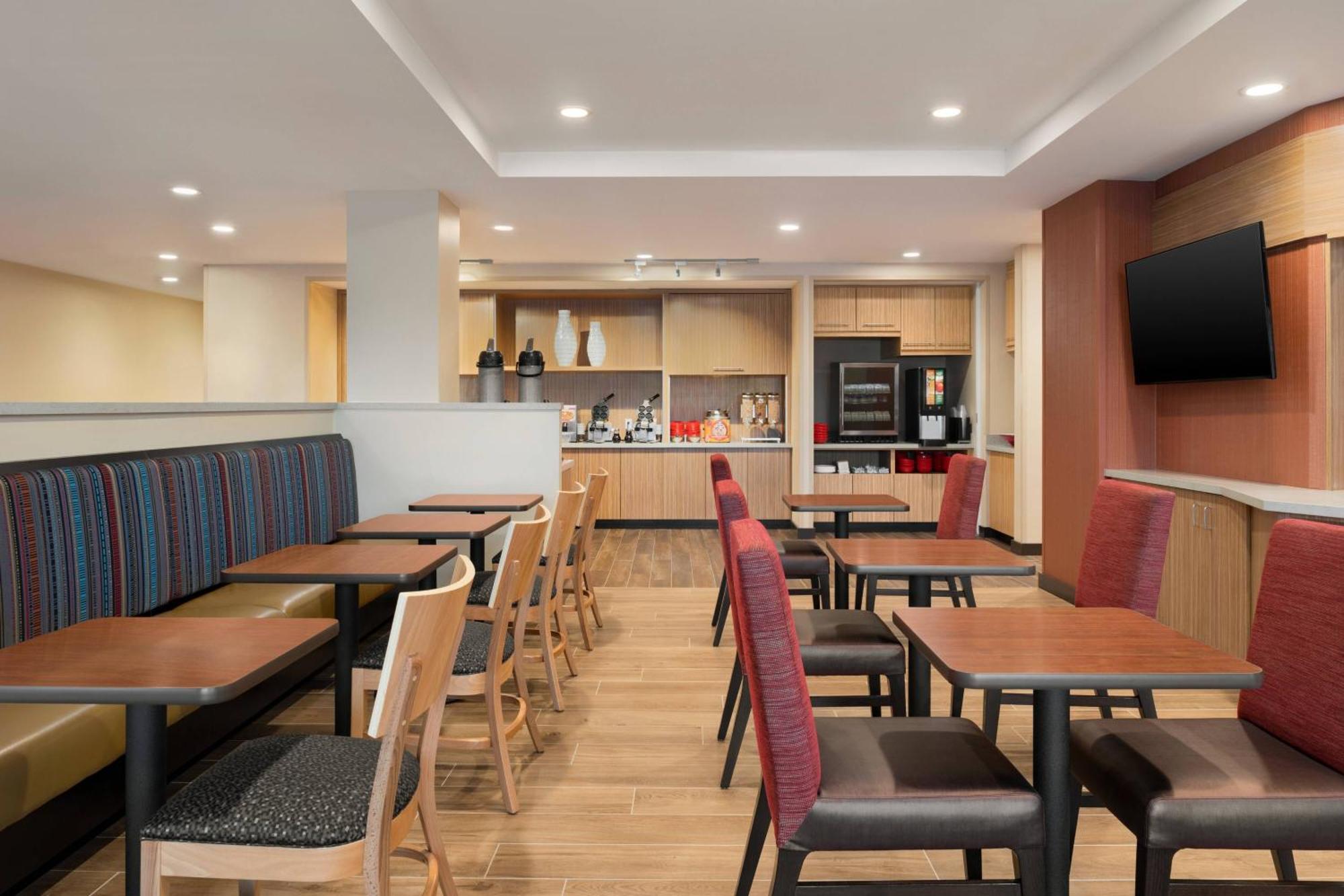 Towneplace Suites By Marriott Dubuque Downtown Exterior foto