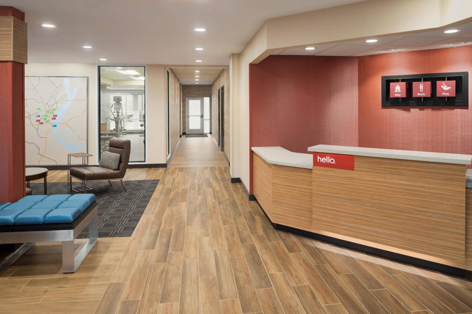 Towneplace Suites By Marriott Dubuque Downtown Exterior foto