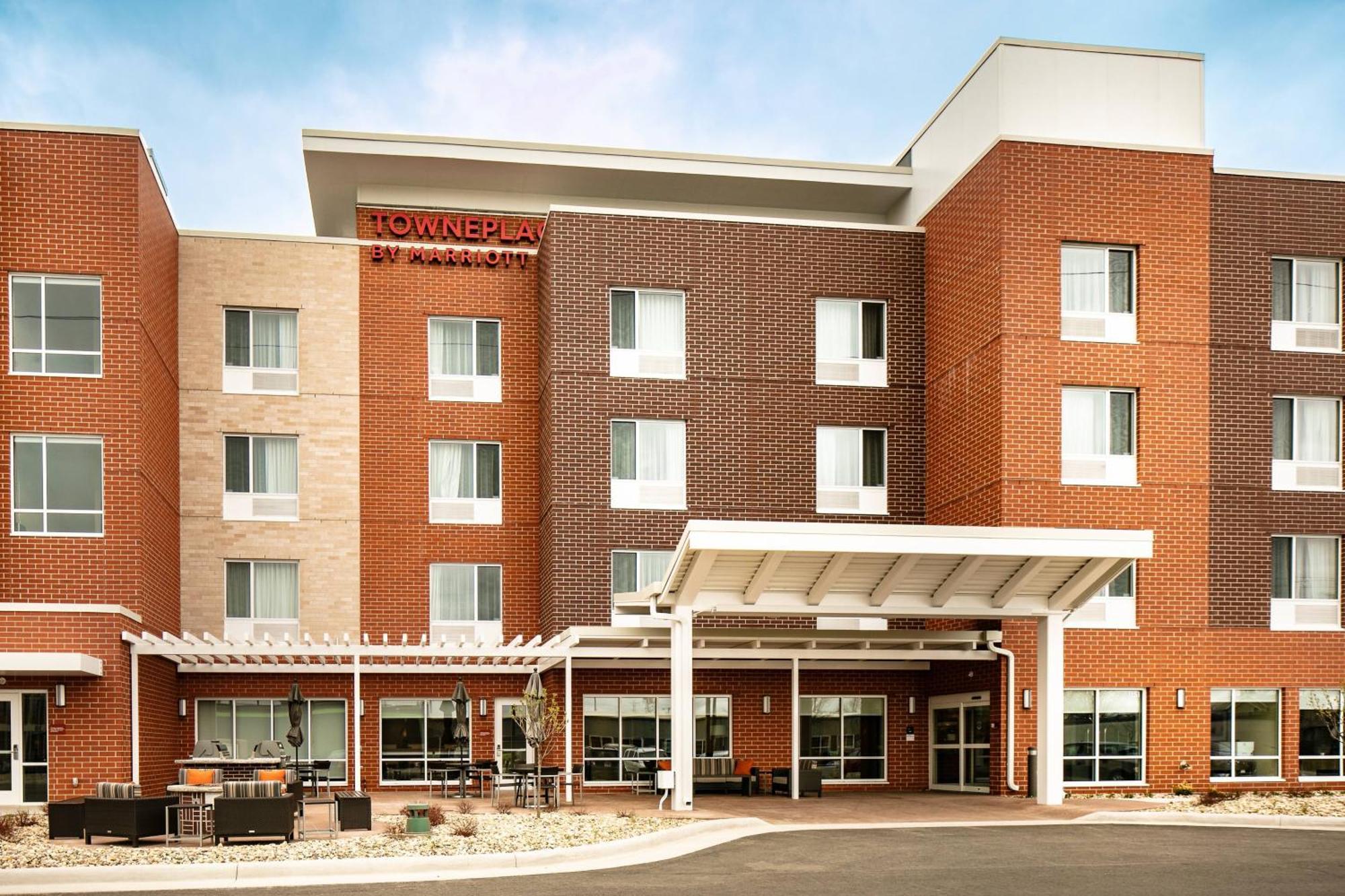 Towneplace Suites By Marriott Dubuque Downtown Exterior foto