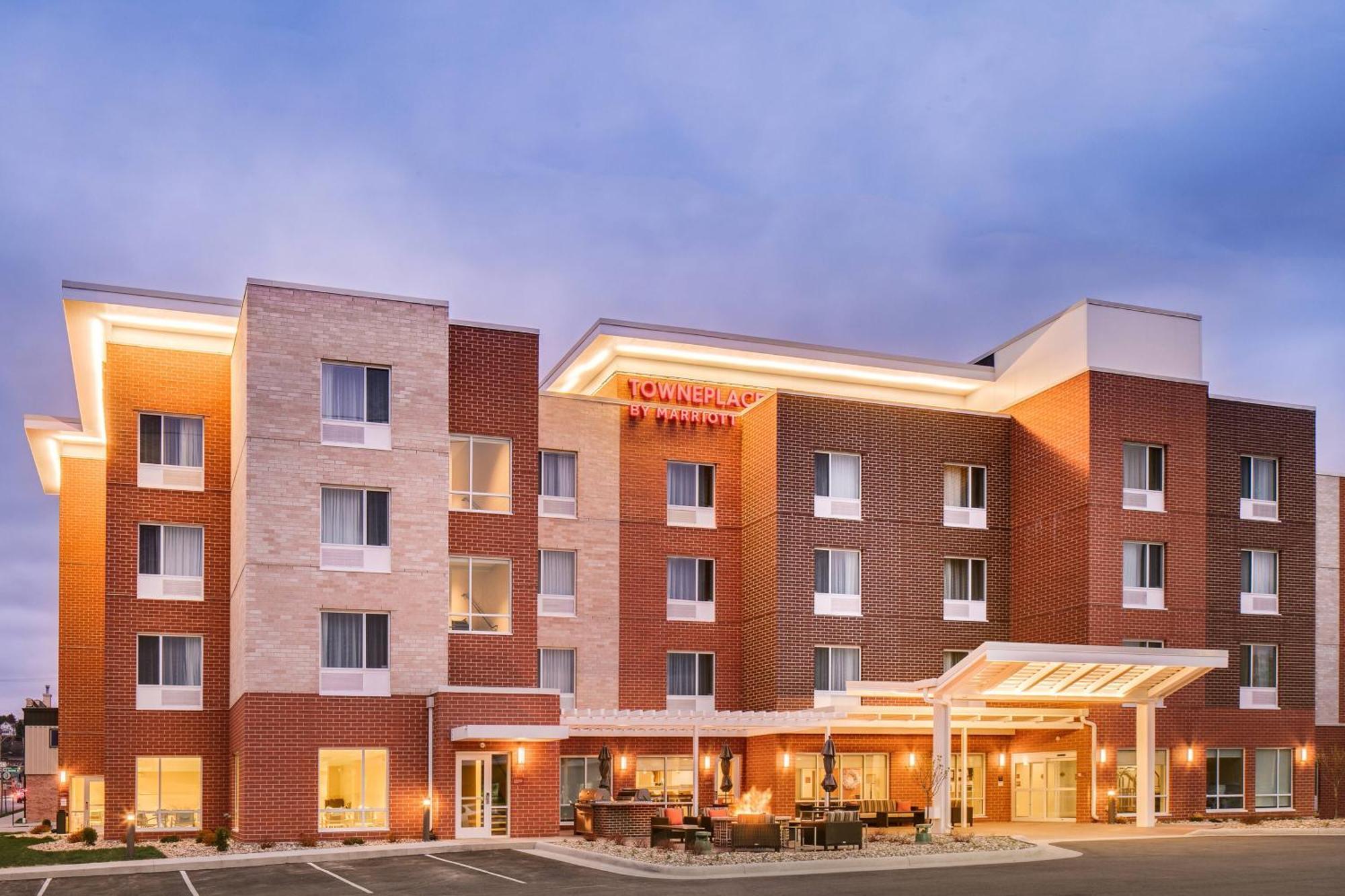 Towneplace Suites By Marriott Dubuque Downtown Exterior foto